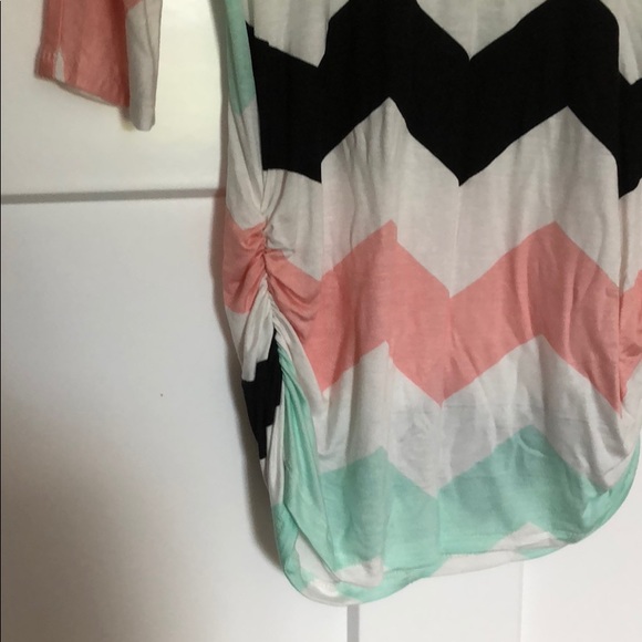 Tunic length chevron top - Picture 3 of 3